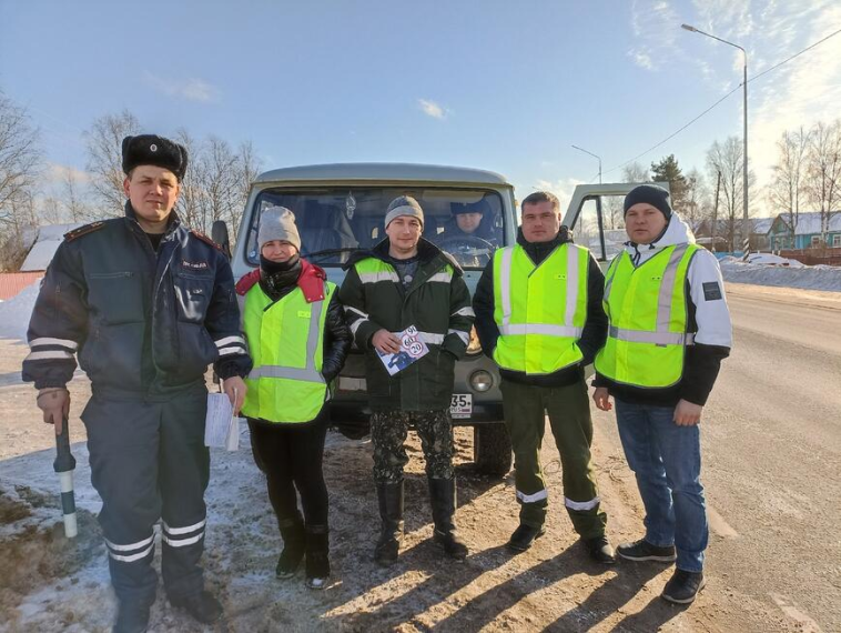 Массовую проверку грузового транспорта провели сотрудники Госавтоинспекции г. Вытегры при участии внештатных сотрудников. Массовую проверку грузового транспорта провели сотрудники Госавтоинспекции г. Вытегры при участии внештатных сотрудников.